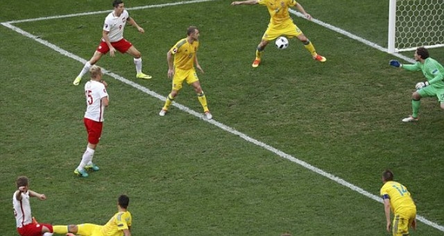 VIDEO: Tình huống dẫn đến bàn mở tỷ số của Ba Lan