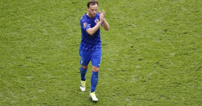 VIDEO: Xà ngang, cột dọc cứu thua cho Tây Ban Nha