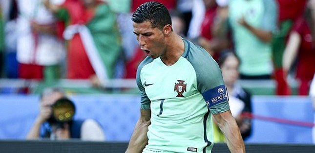 Ronaldo tỏa sáng, Bồ Đào Nha vào vòng 1/8 EURO 2016