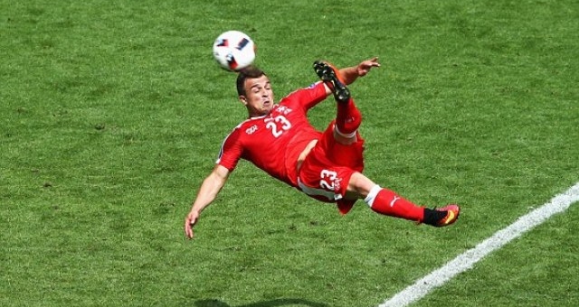 VIDEO: Siêu phẩm volley của Shaqiri gỡ hòa 1-1 cho Thụy Sĩ