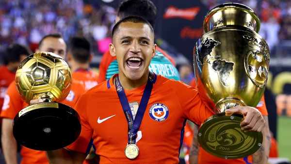 Alexis Sanchez khoe ảnh bầm dập sau trận Chung kết Copa America 2016