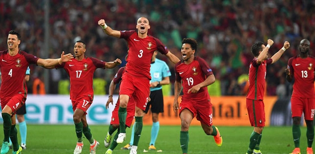 Bồ Đào Nha vào bán kết EURO 2016
