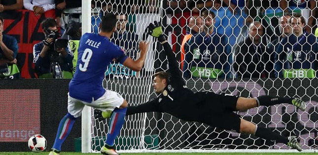 Pelle: 'Tôi nghĩ Neuer đã mắc bẫy của mình'