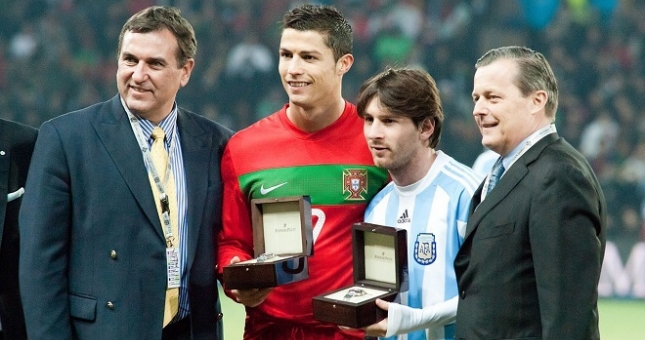 HLV Bồ Đào Nha bất ngờ so sánh Ronaldo với Messi