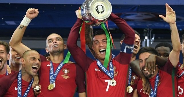 Nhìn lại bộ sưu tập danh hiệu đồ sộ của Cristiano Ronaldo trong sự nghiệp