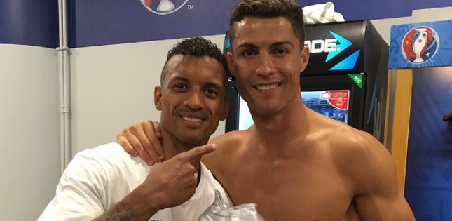 Ronaldo tri ân Nani bằng món quà đặc biệt