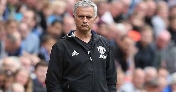 Chính thức: Một hậu vệ cánh phải chia tay Man Utd