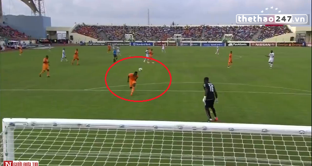 Pha bóng không hiểu luật hy hữu của tân binh MU