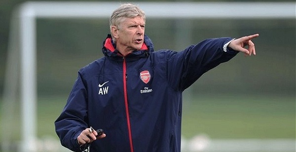 Arsenal chiêu mộ gấp trung vệ thay Mertesacker