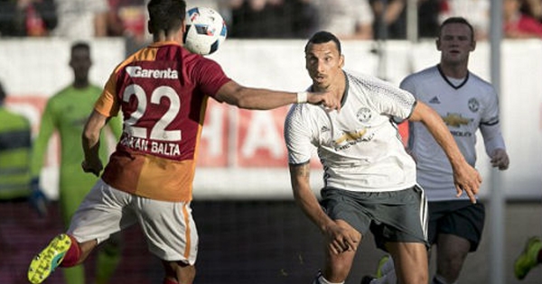 Ibra và Rooney tỏa sáng, Man Utd thắng đậm Galatasaray