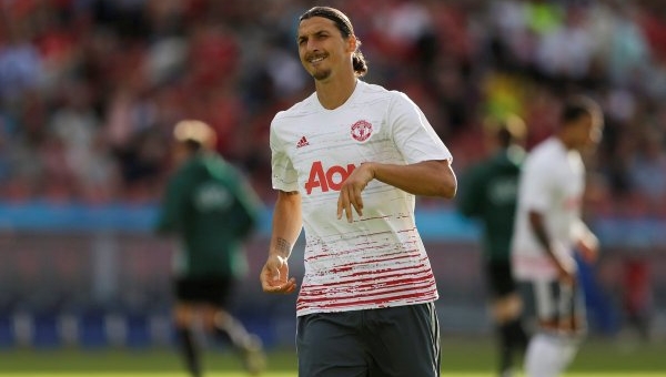 VIDEO: Bàn thắng mang đậm phong cách Ibrahimovic ở trận ra mắt Man Utd