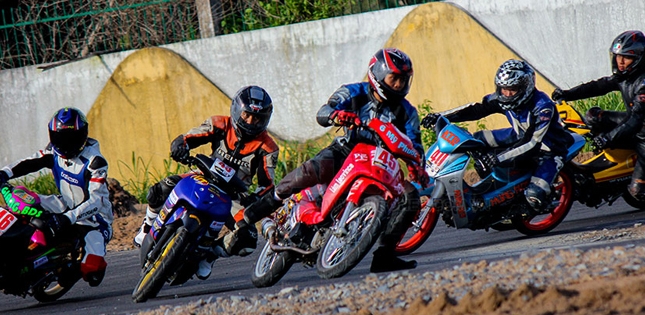 Giải đua xe Honda Việt Nam tại tỉnh Bình Dương: Đầy kịch tính!