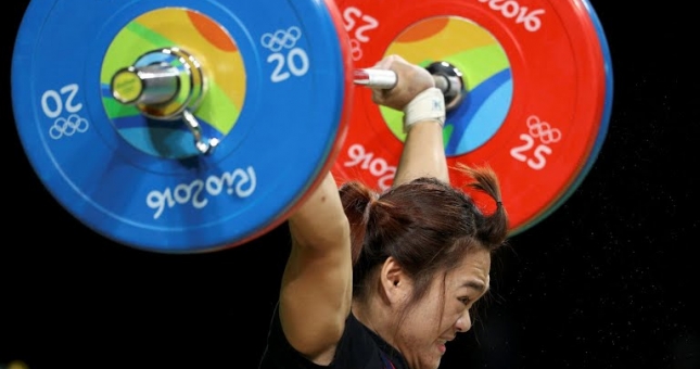 VIDEO: Cử tạ nữ mang về tấm HCV thứ 2 cho Thái Lan ở Olympic 2016