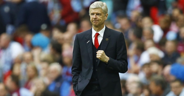 Arsenal muốn chiêu mộ cựu trung vệ MU