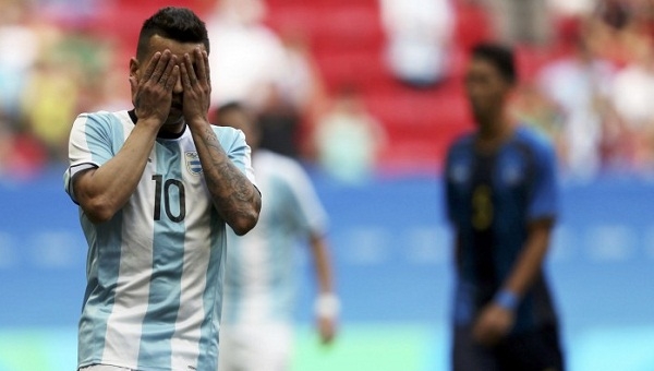 Đàn em Messi gây sốc khi bị loại sớm