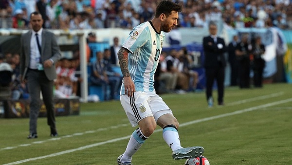Tân HLV ĐT Argentina chính thức lên tiếng về tương lai Messi