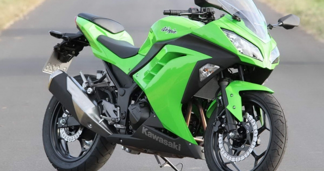 Kawasaki đại hạ giá gần 30 triệu với 2 mẫu Z300 và Ninja 300