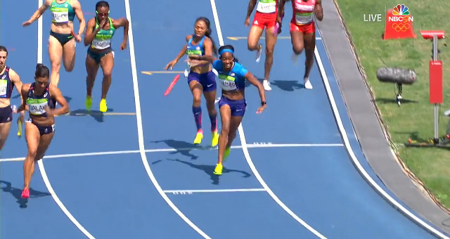 Mỹ suýt bị loại khỏi chung kết chạy tiếp sức 4x100m vì đánh rơi gậy