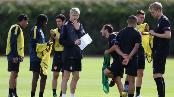 Arsenal chia tay thêm cầu thủ