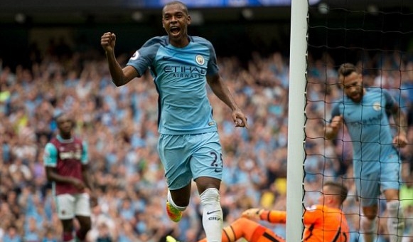 VIDEO: Fernandinho bật cao đánh đầu nâng tỷ số lên 2-0 cho Man City