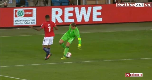 VIDEO: Manuel Neuer biểu diễn kỹ thuật lừa bóng kinh điển 'Cruyff turn'