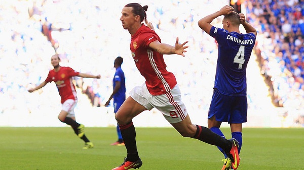 Ibra đứng trước cơ hội lập kỷ lục ở trận derby Manchester