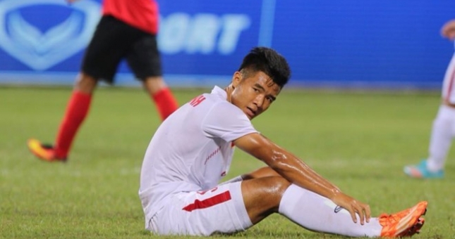 VIDEO: Pha bỏ lỡ khó tin của Đức Chinh