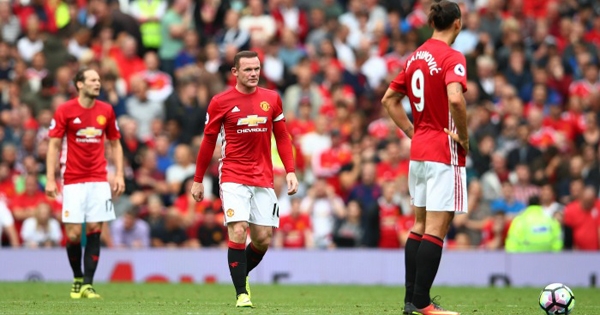 Hình ảnh đầy bất ngờ của các cầu thủ MU trước trận gặp Northampton