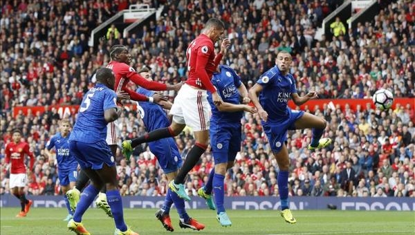 VIDEO: Smalling đánh đầu mở tỷ số cho Man Utd