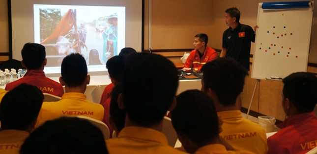 U19 Việt Nam chia sẻ với mất mát của đồng bào miền Trung bị lũ lụt