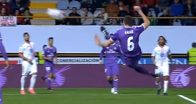 VIDEO: Siêu phẩm cắt kéo khiến Zidane ngưỡng mộ của cầu thủ Real