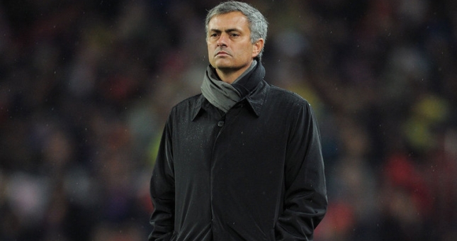 Tập luyện hời hợt, sao MU bị Mourinho rao bán