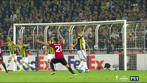MU đòi pen đầy tranh cãi trước Fenerbahce