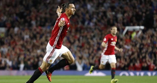 Ibra lập kỷ lục sau cú đúp bàn thắng vào lưới Swansea