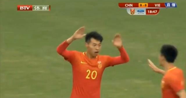 VIDEO: Bàn mở tỷ số U22 Trung Quốc 1-0 U22 Việt Nam