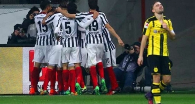 Video bàn thắng: Frankfurt 2-1 Dortmund (Vòng 12 - Bundesliga)