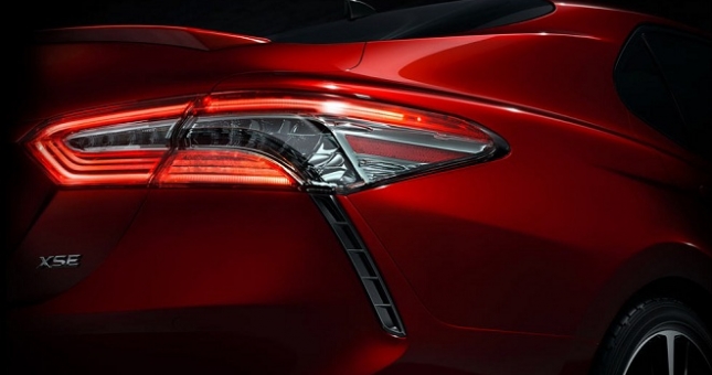 Hé lộ hình ảnh cực chất của Toyota Camry 2018 sắp ra mắt