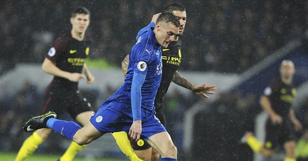 Vardy tỏa sáng, Leicester dễ dàng hạ Man City