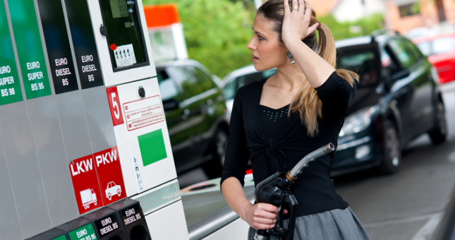 Làm gì khi đổ nhầm xăng vào xe chạy dầu