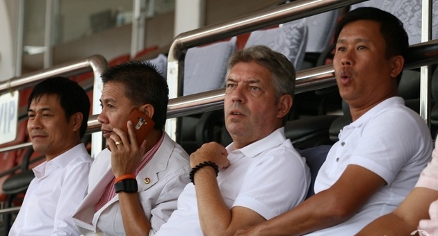 GĐKT Gede trầm trồ khen ngợi lối chơi của U21 Thái Lan