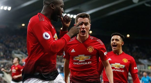 Người cũ chưa nguôi nỗi nhớ MU dù vừa nhận cúp tại đội bóng mới