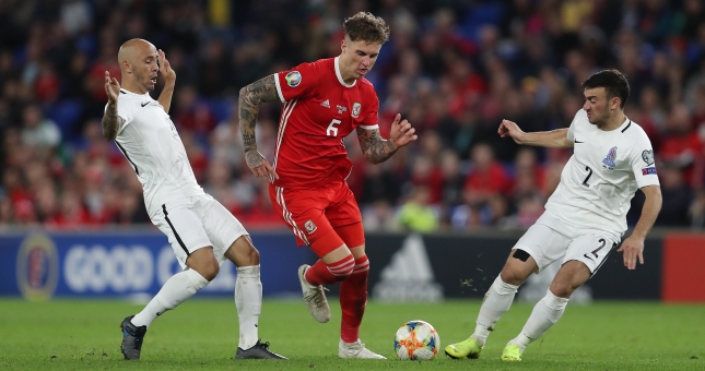 Huyền thoại MU tiến cử 'ngọc thô' đồng hương đá cặp Maguire