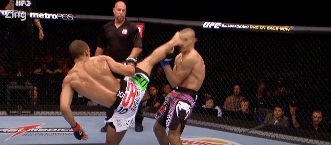 2 cú đá xoay 360 độ cực chất khiến đối thủ 'tê liệt'