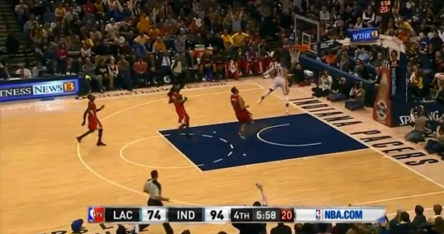 VIDEO: Cú xoay người úp rổ ấn tượng thu hút hơn 4 triệu lượt xem