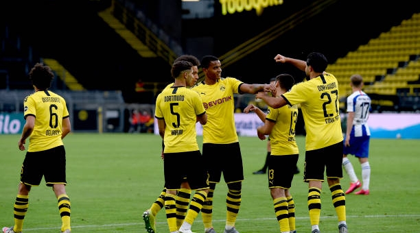 Dortmund nhẹ nhàng hạ 'ngựa ô' trong ngày vắng Haaland