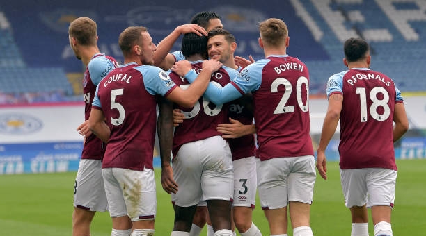 Leicester gục ngã bất ngờ sau trận thua '3 trắng'