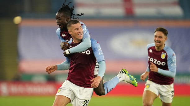 Cựu sao Chelsea hóa người hùng, Aston Villa giữ trọn kỉ lục thắng