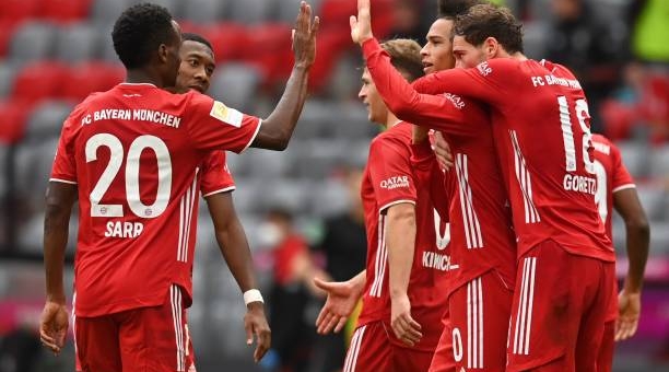 Bayern Munich 'hủy diệt' Frankfurt với cú hattrick của Lewandowski