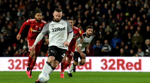 VIDEO: Wayne Rooney và cú panenka ở trận cầu thứ 500 trong sự nghiệp