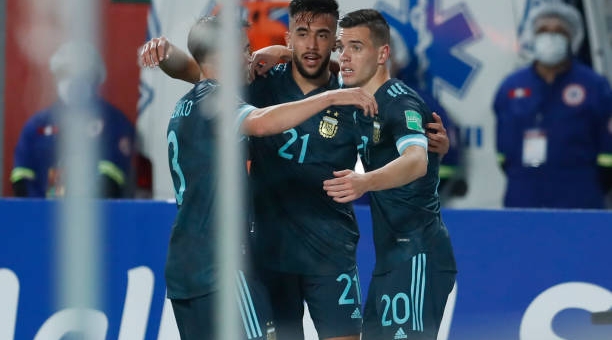 Argentina áp sát Brazil sau chiến thắng trước Peru